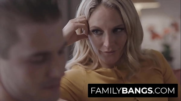 Hot White House Cougar Exploded by Sex Addict Stepson ⭐ FamilyBangs.com