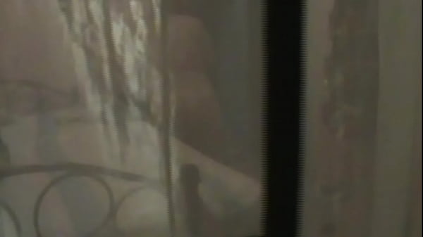 Espiando a la vecina