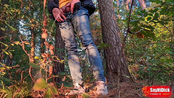 Kerl pisst mit gro&szlig;en Eiern