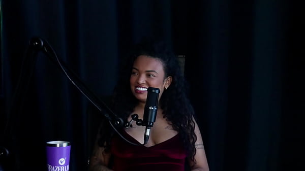 Come&ccedil;ou com ensaios sensuais, tem vontade de fazer com transsexual, gostou da invers&atilde;o, achou legal transar na rua e sobre pegar mulher... - Ga&uacute;cha Yasmin (SHEER/RED)