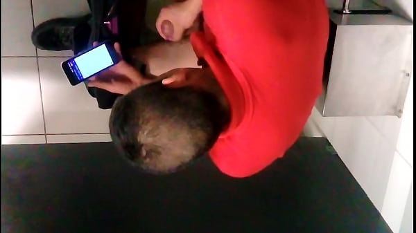 mercaderista d laive se masturba en el ba&ntilde;o 2