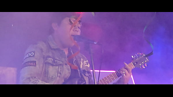 partiendo el escenario con el tema de corazon de obsidiana  