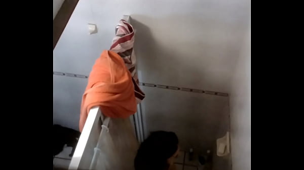 Mi vecina en el ba&ntilde;o 