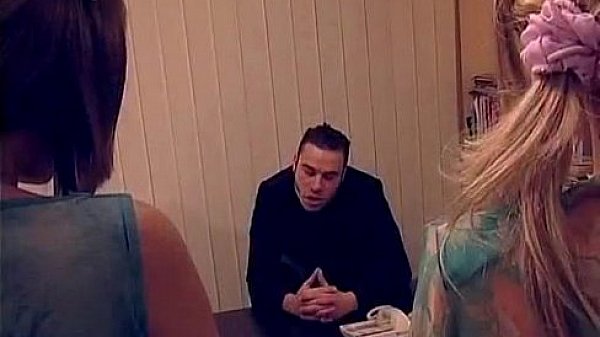 Школьница 3 Школьница наносит ответный удар