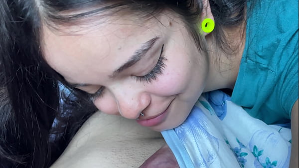 Debora Mendes acorda Wellington Ribeiro com carinho e tes&atilde;o: boquete profundo e beijo nas bolas de bunda empinada