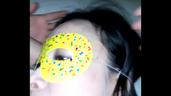 LA SUMISA RECIBE ME SALIVA Y ME DILDO ADENTRO SU CONO.