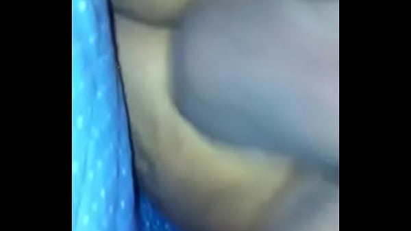 Tocando uma assitindo meu broder foder a minha namorada no pelo