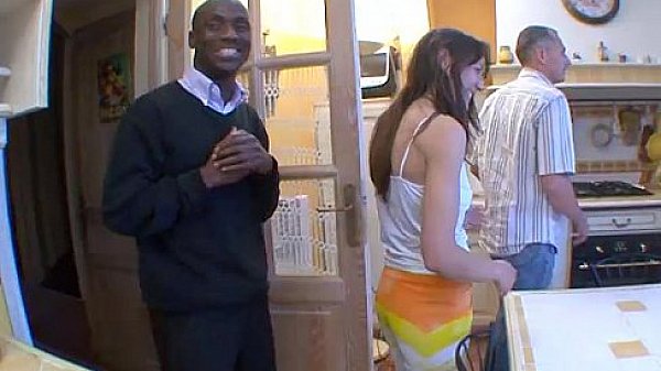 Partouze amateur dans la cuisine de Gaelle !! French amateur