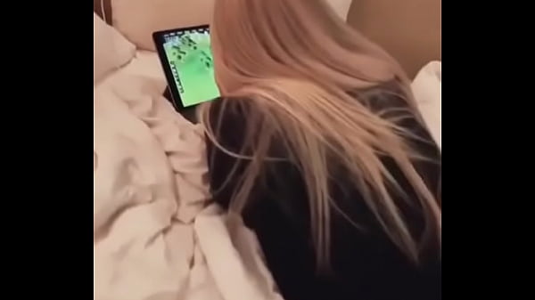 Em g&aacute;i đang chơi game th&igrave; bị địt hot hot  