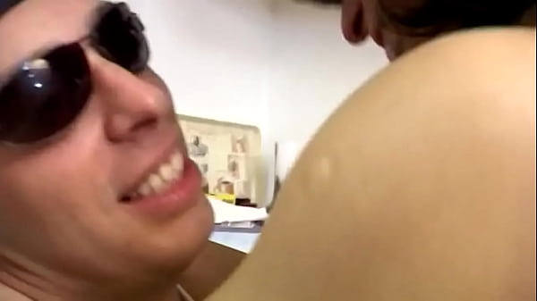 Insieme ai loro amici, hanno organizzato un film pornografico, che alla fine &egrave; apparso su Internet  