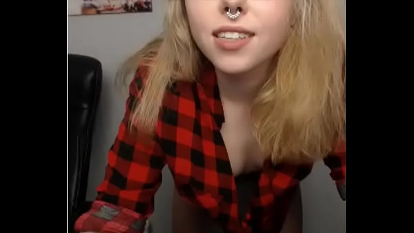 showing off on facetime - whore4cams