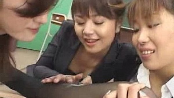 3 Jap Girl make him cum hard
