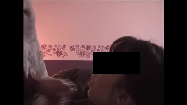 Petite salope se prend mon jus sur le visage et dans la bouche