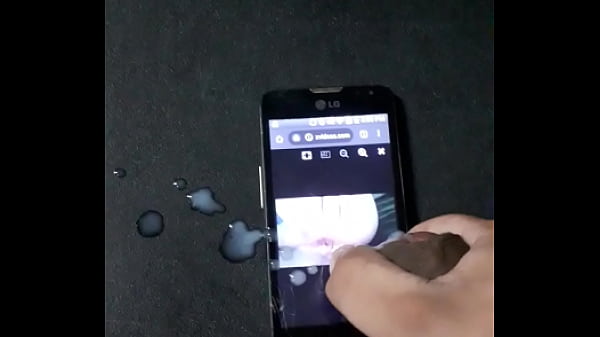 homenagem gozando na foto da putinha 