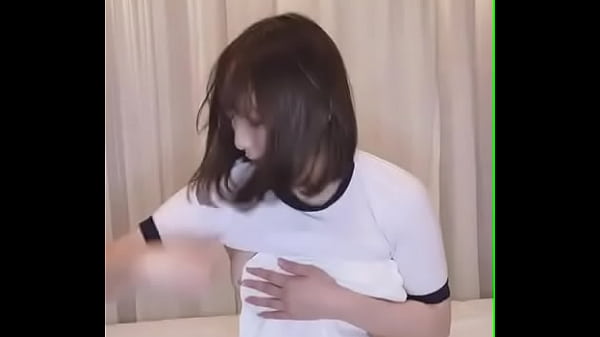 我尝试穿着一个英俊的Echi-Chi健身房制服，下山雀出色！