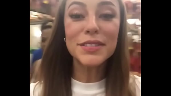 Paola Oliveira sambando no Rio de Janeiro