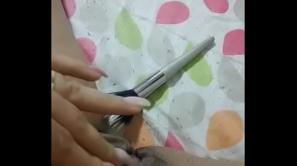 Esposa gemendo massageando at&eacute; gozar 