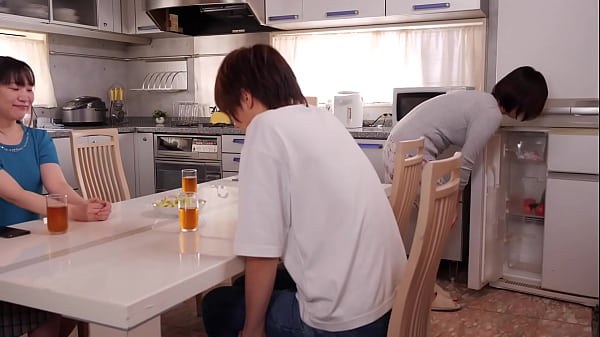 「ちゃんと避妊してるでしょうね？」夏帆は遊びにきた娘の彼氏・達也に問い質した。娘の幸せを願う親として性欲過剰な若い男に釘を刺しておこうとしての行動だった。  