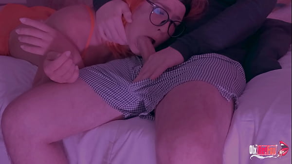 Красивая сексуальная мачеха и пасынок делят диван Сводный сын трахнул меня в рот, думая, что я не знаю