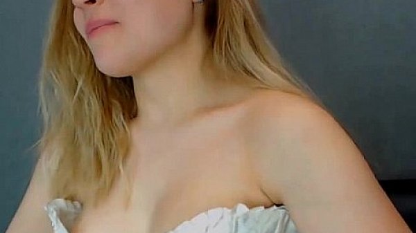 Cute blonde teen with wet pussy on webcam