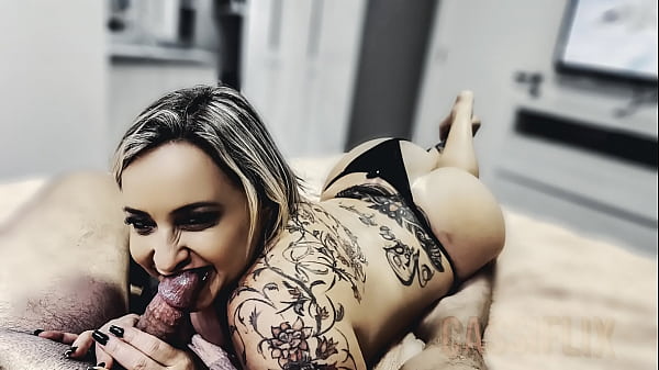 Voc&ecirc; gosta de ficar olhando minha BUCETA enquanto chupo um PAU bem duro ? Ent&atilde;o vem olhar ele completo no Cassiflix.