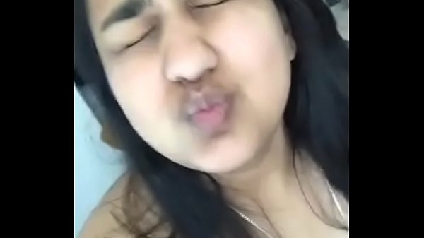 babe teasing by showing her hot body and doing dabsmash