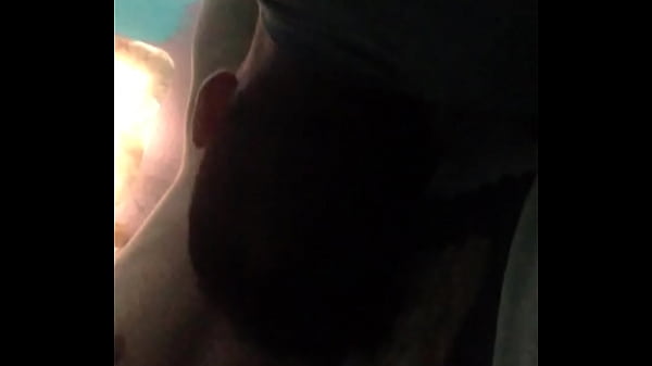 Viene a hacer tarea y termina haciendome sexo oral