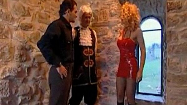 sois obeissante avec mr le marquis