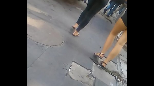 Gringa caminando por la ciudad de Mexico  