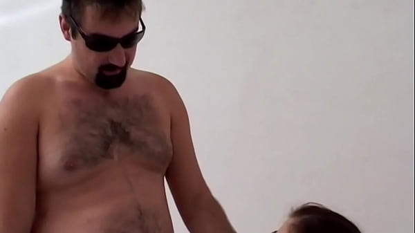 Una Milf sporca adora fare sesso con uomini anziani esperti  