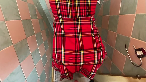 rasg&oacute; las pantimedias de un extra&ntilde;o en el ba&ntilde;o y la foll&oacute; al estilo perrito 