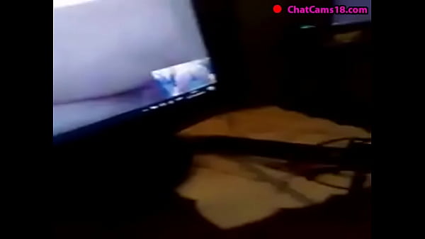 mostrando mis nalgotas por skype  