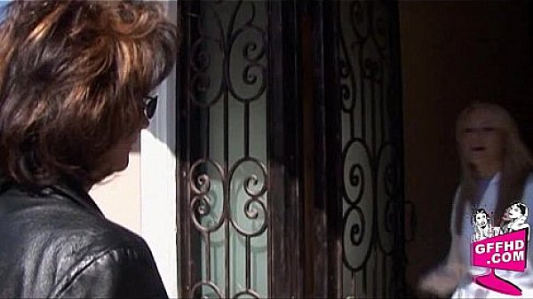 Girls having fun 0087