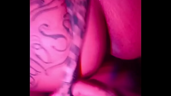 Vestida de oncinha a gostosa fode muito.  