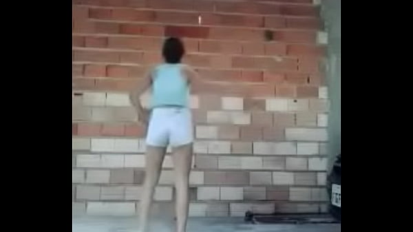 Novinha dan&ccedil;ando funk sensuall 