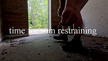 real amateur chained on hos feet is nude risking to meet someone