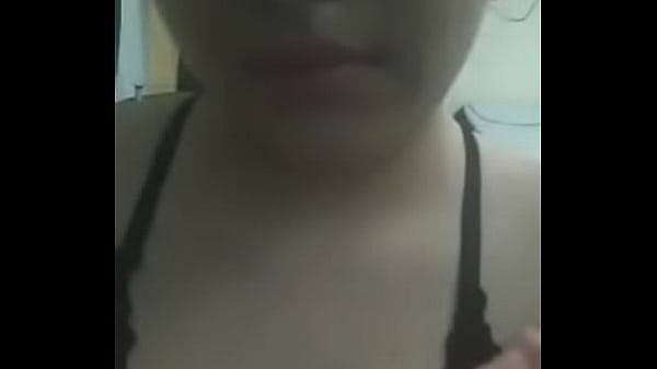 Esta putita quiere q le llene las tetotas de leche