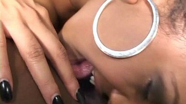 Two black lesbians play strip poker and eat pussy