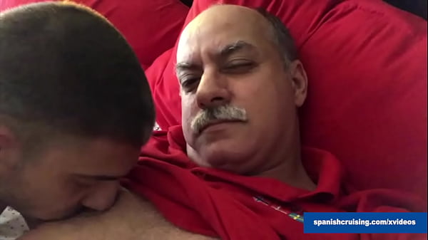 A papi Chris le chupan la verga