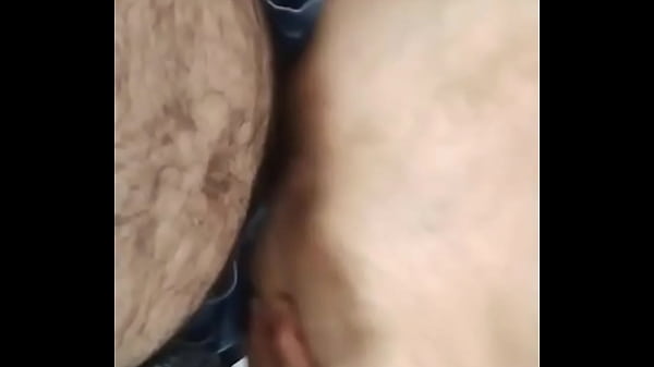 Comendo o PentelhudoMori3 no banheiro do bar no centro.