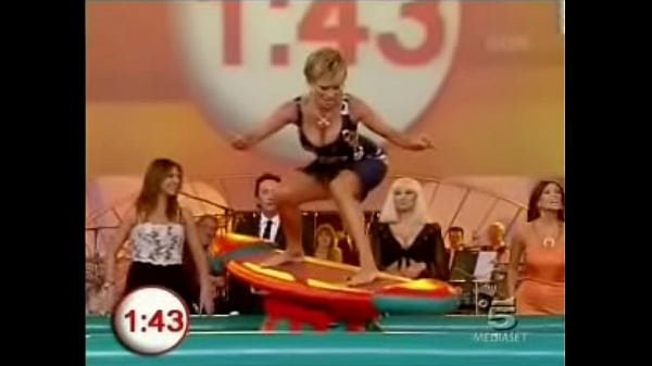 Another hot lady takes part in the indoor surfing game on Buono Domenica which inevitibly leads to upskirts and downblouse moments  