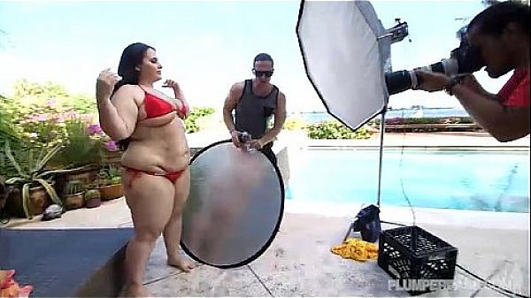 Plumper Emma Bailey Is Oiled and Fucked by Pool