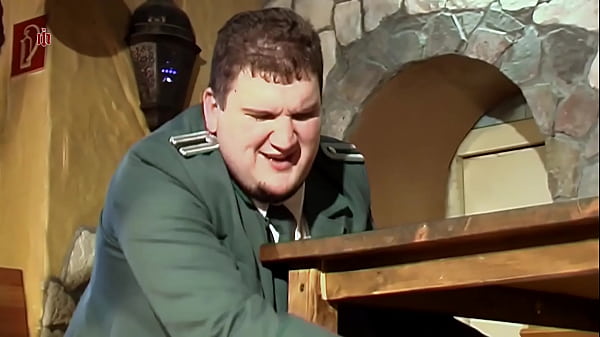 Sibylle - die sexy Kellnerin versagt bei der Arbeit und bekommt eine Lektion daf&uuml;r (TRAILER)