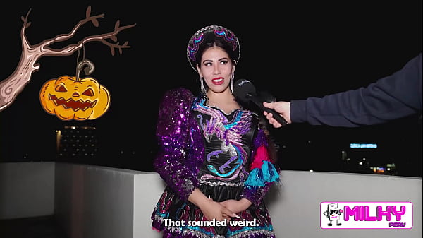 Milf cachonda decide ir a mi departamento y no a su fiesta de halloween