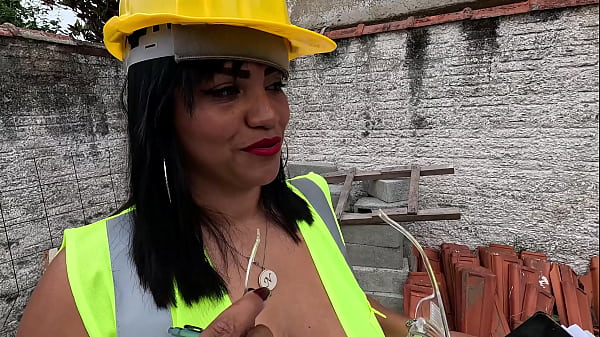 Foi fiscalizar a obra e ficou imaginando os pedreiros fodendo o seu bucet&atilde;o