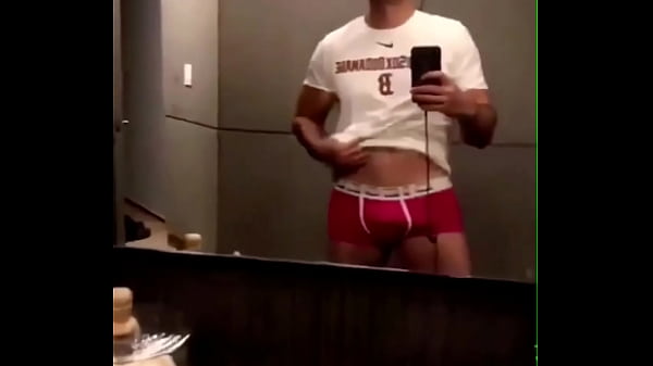 David Zepeda se toca la mazacuata