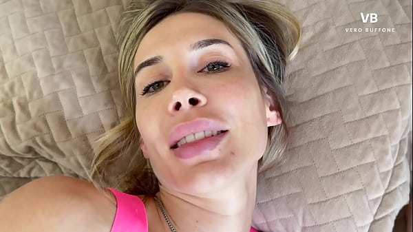 Deje a mi hijastro correrse en mi co&ntilde;o a cambio de un masaje aceitoso