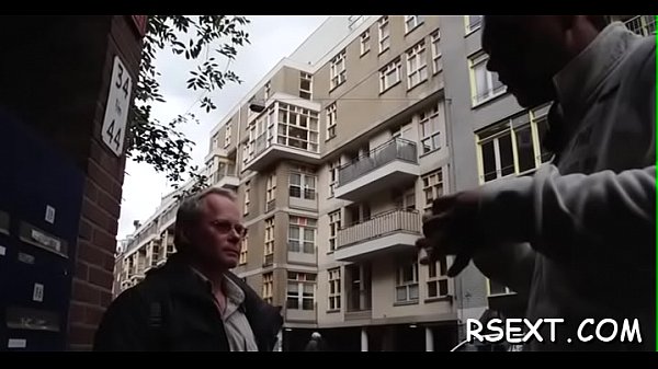 Darksome cutie sucks a big pole