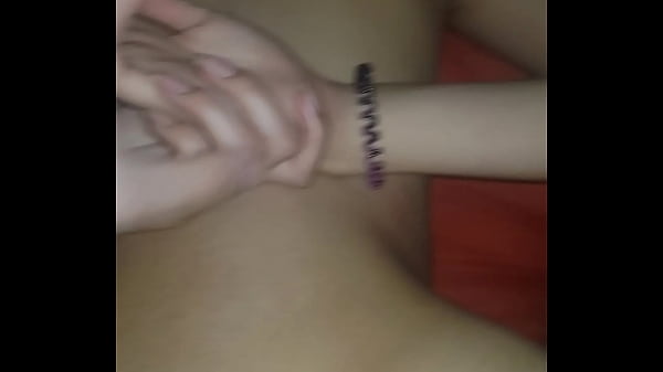 Perra se deja penetrar por primera ves