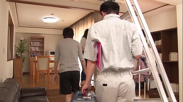 「ダ、ダメですこんな場所で&hellip;夫もいるのに&hellip;」背後から胸を鷲掴みにされてしまい&hellip; 旦那の見てない隙に人妻にやりたい放題！【パート3】